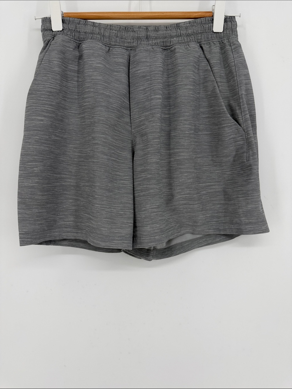Lululemon Pace Breaker Linerless Shorts 7” Men’s Small Gray Heather Running